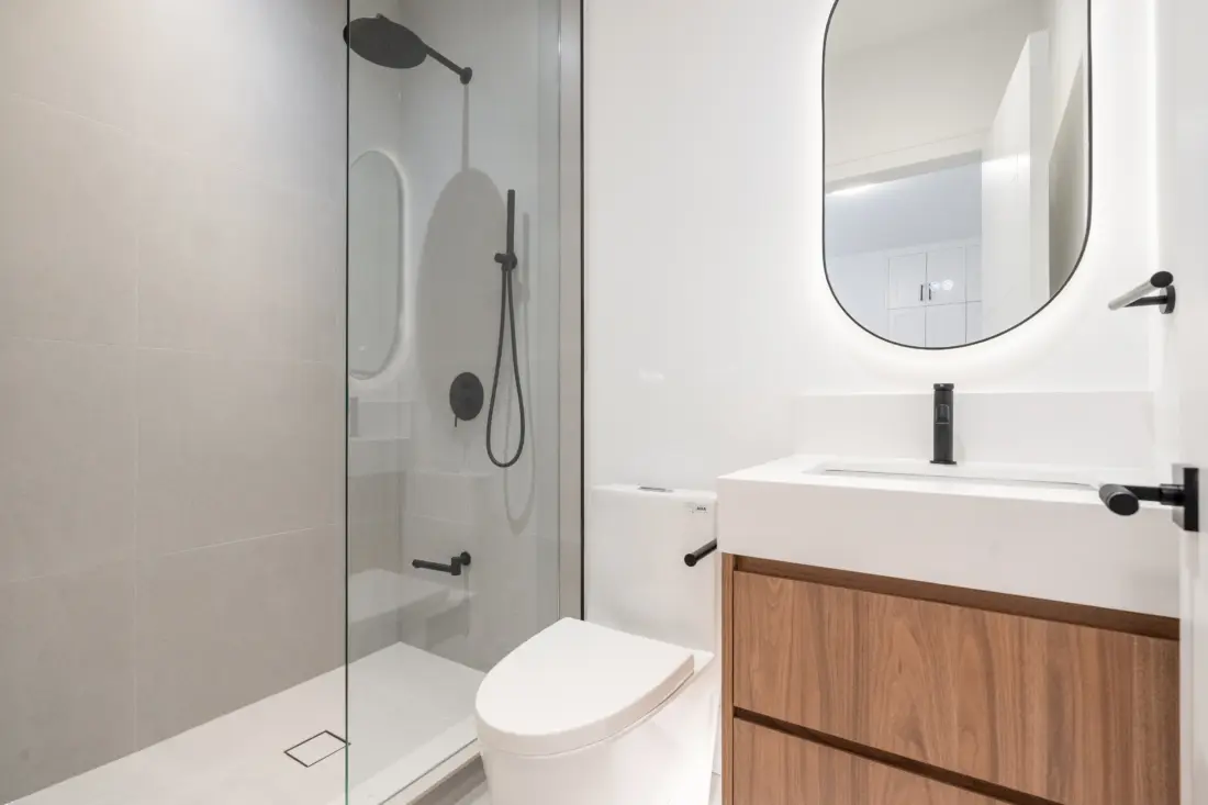 Contemporary bathroom renovation in Toronto