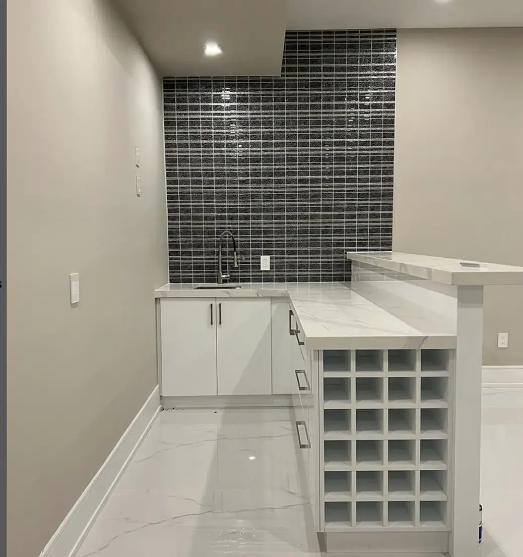 Basement wet bar with wine storage near Vaughan