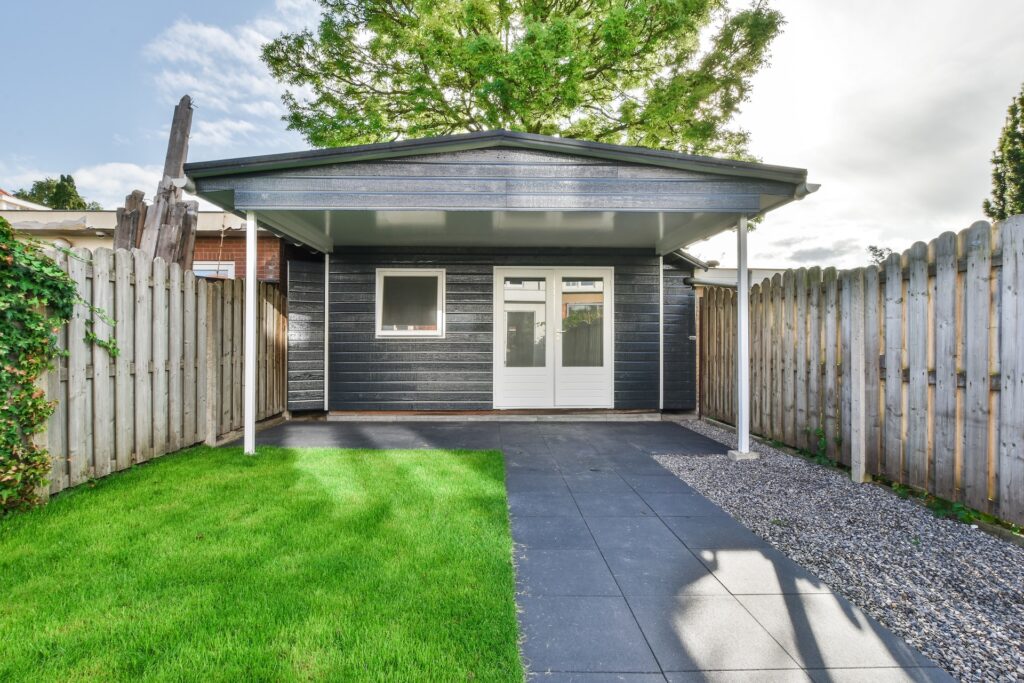 Garden suite in a fenced back yard Detached garden suite with a covered porch in a fenced back yard